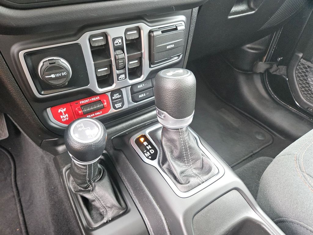 Thumbnail: 2025 Jeep Wrangler - 28