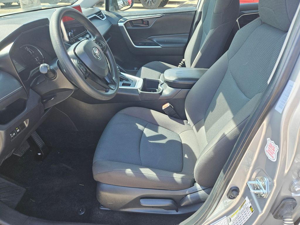 Thumbnail: 2025 Toyota RAV4 - 11