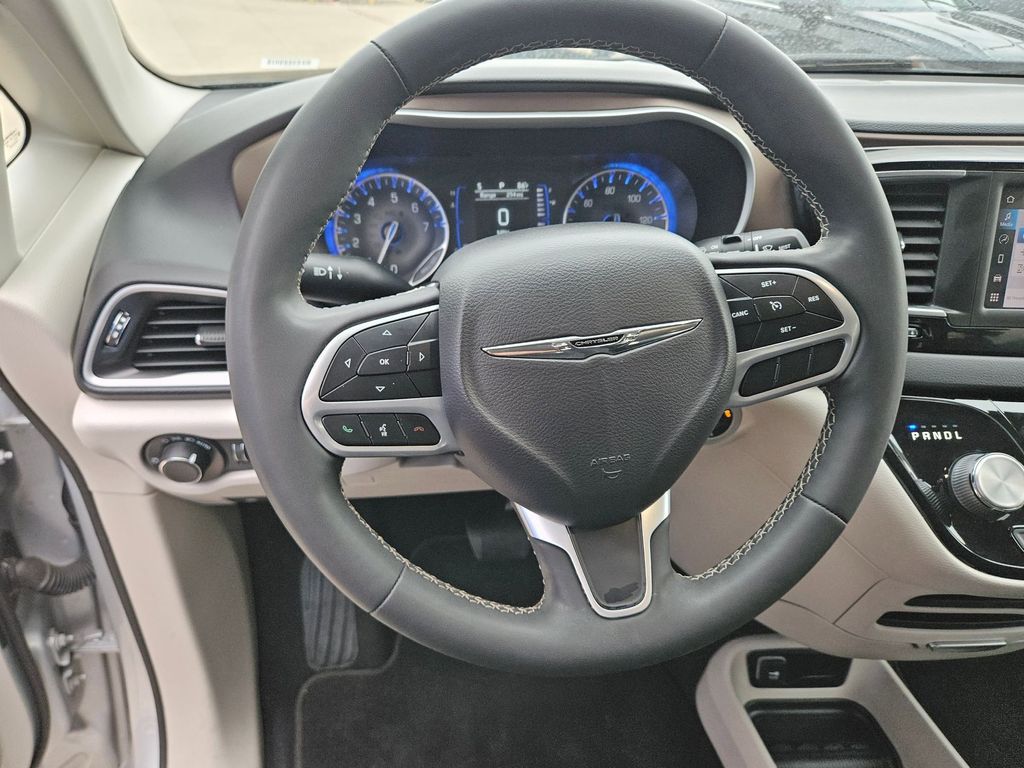 Thumbnail: 2023 Chrysler Voyager - 18