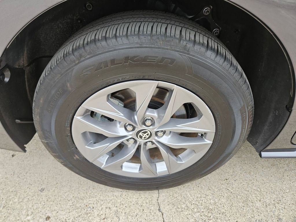 Thumbnail: 2025 Toyota Sienna - 25