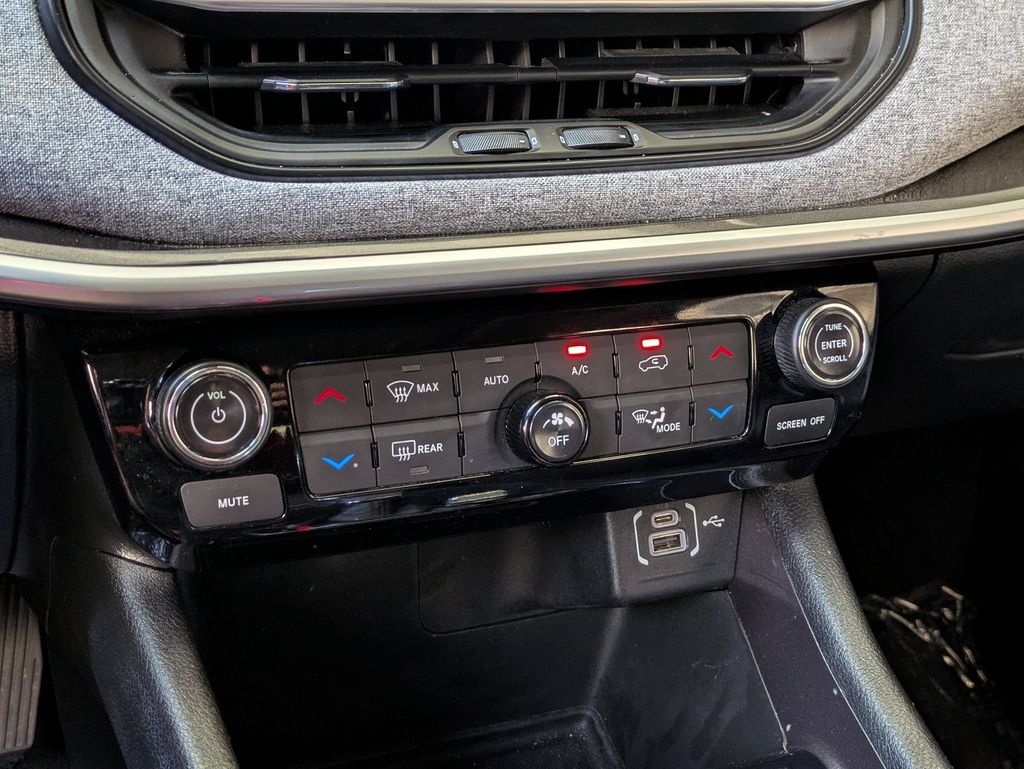 Thumbnail: 2025 Jeep Compass - 17