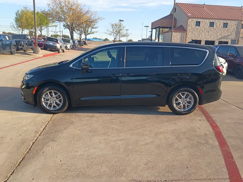 Thumbnail: 2025 Chrysler Pacifica - 4