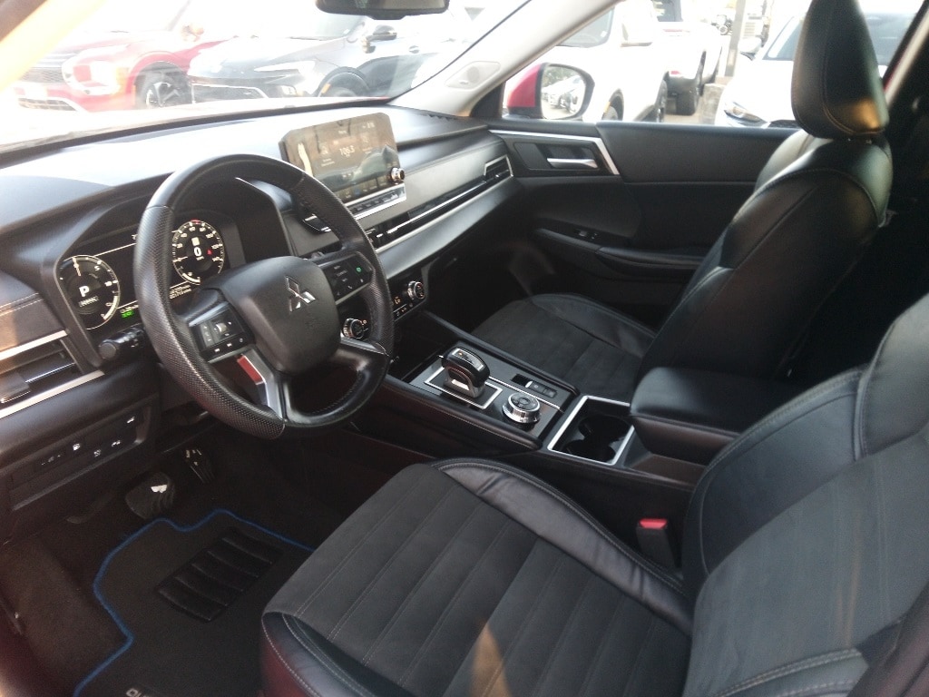 Thumbnail: 2023 Mitsubishi Outlander - 3