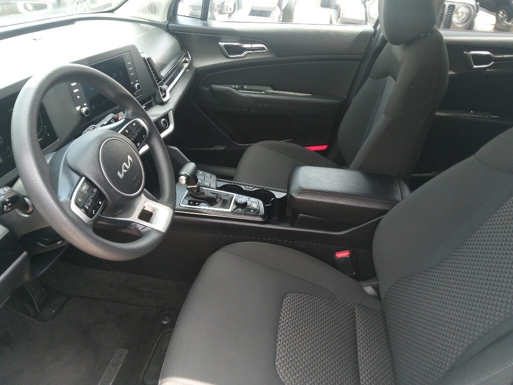 Thumbnail: 2023 Kia Sportage - 9