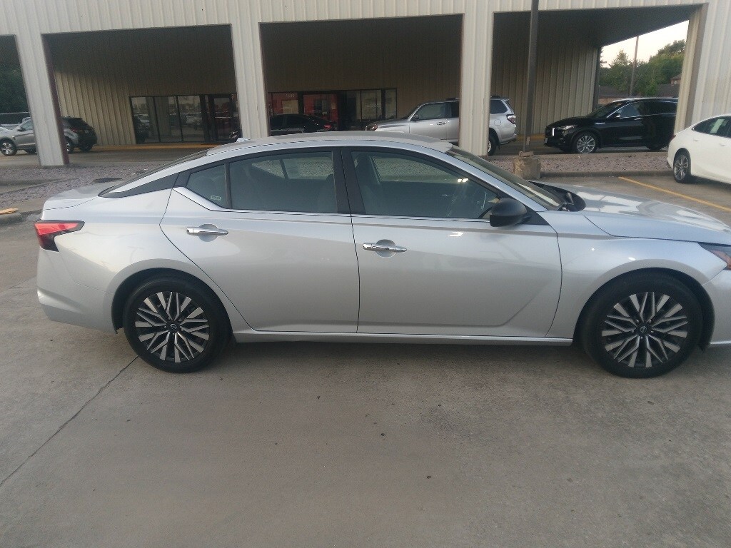 2024 Nissan Altima 2.5 SV photo 4