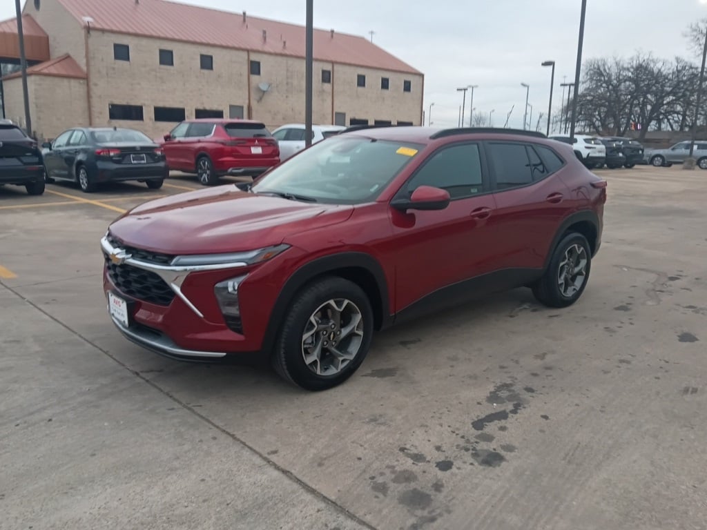 Thumbnail: 2025 Chevrolet Trax - 4