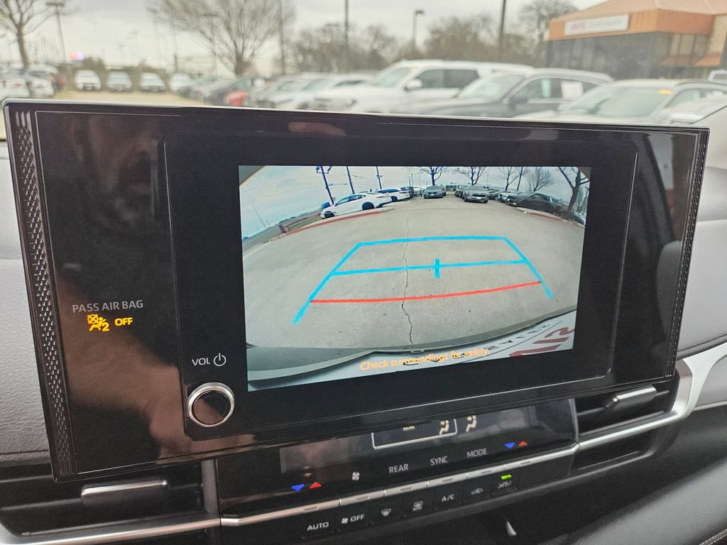 Thumbnail: 2025 Toyota Sienna - 22