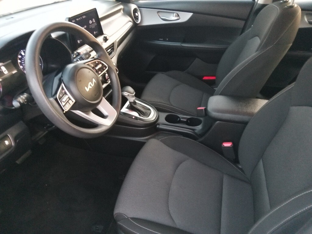 Thumbnail: 2024 Kia Forte - 9