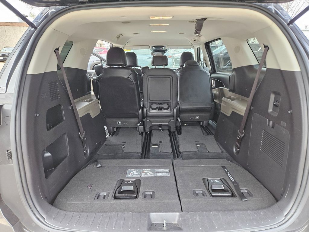 Thumbnail: 2025 Kia Carnival - 24