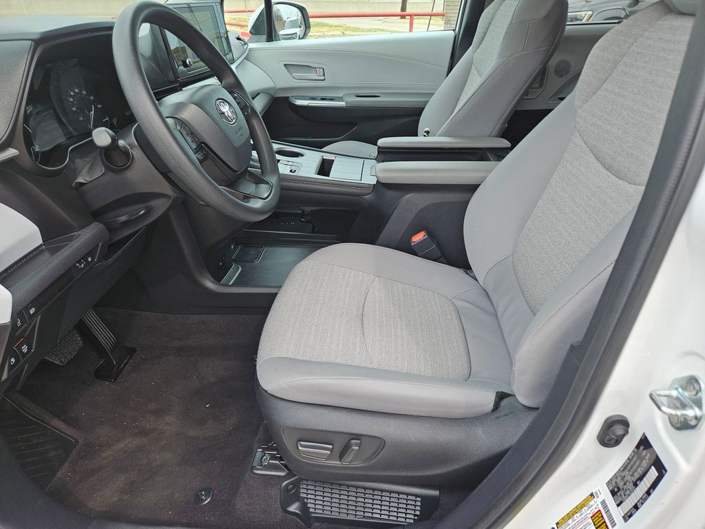 Thumbnail: 2025 Toyota Sienna - 11