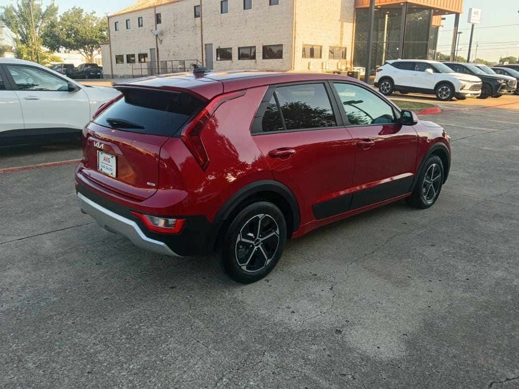 Thumbnail: 2025 Kia Niro - 7