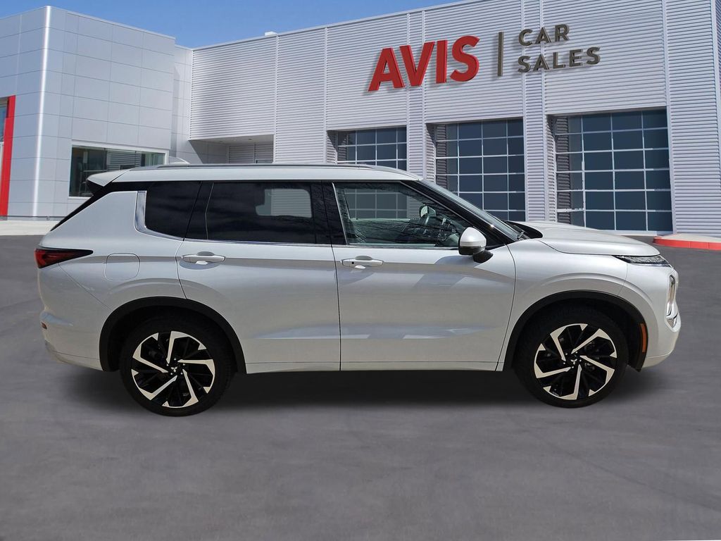 Thumbnail: 2024 Mitsubishi Outlander - 5