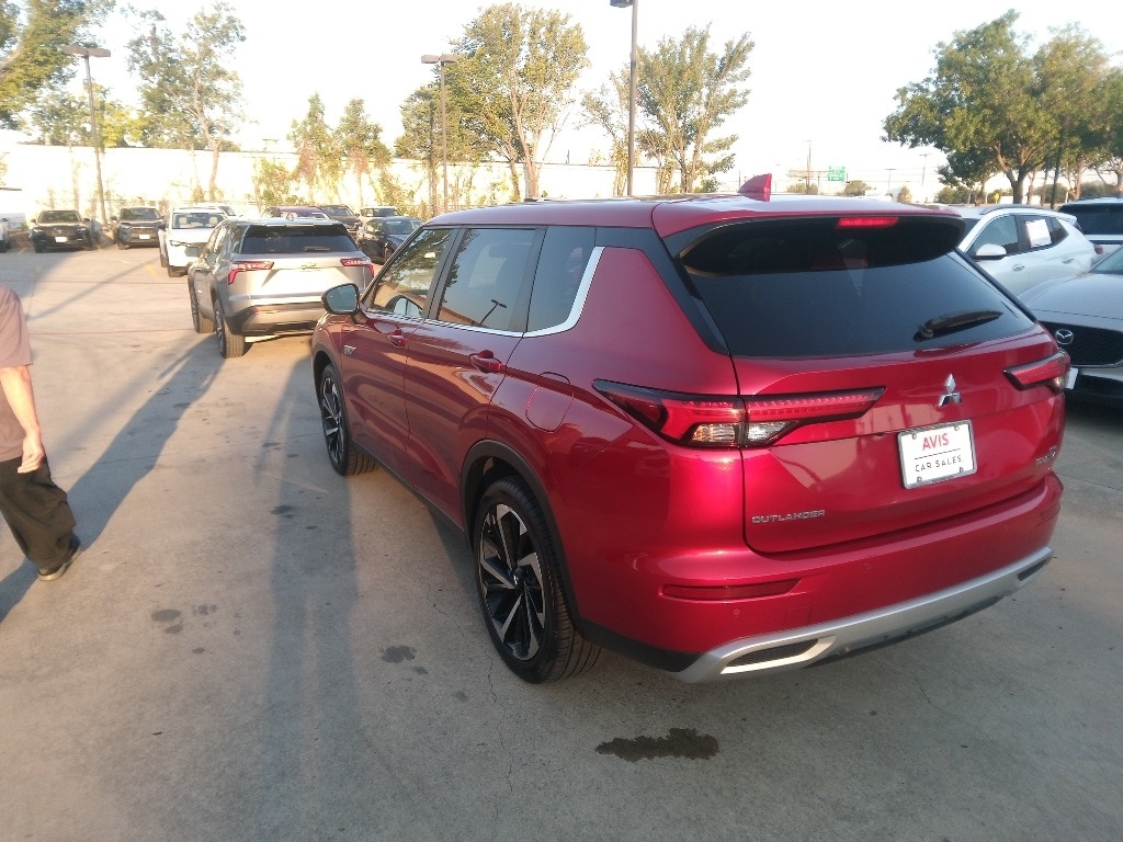Thumbnail: 2023 Mitsubishi Outlander - 12