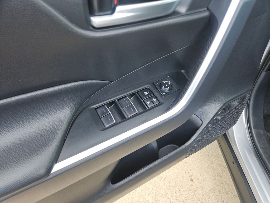 Thumbnail: 2025 Toyota RAV4 - 15