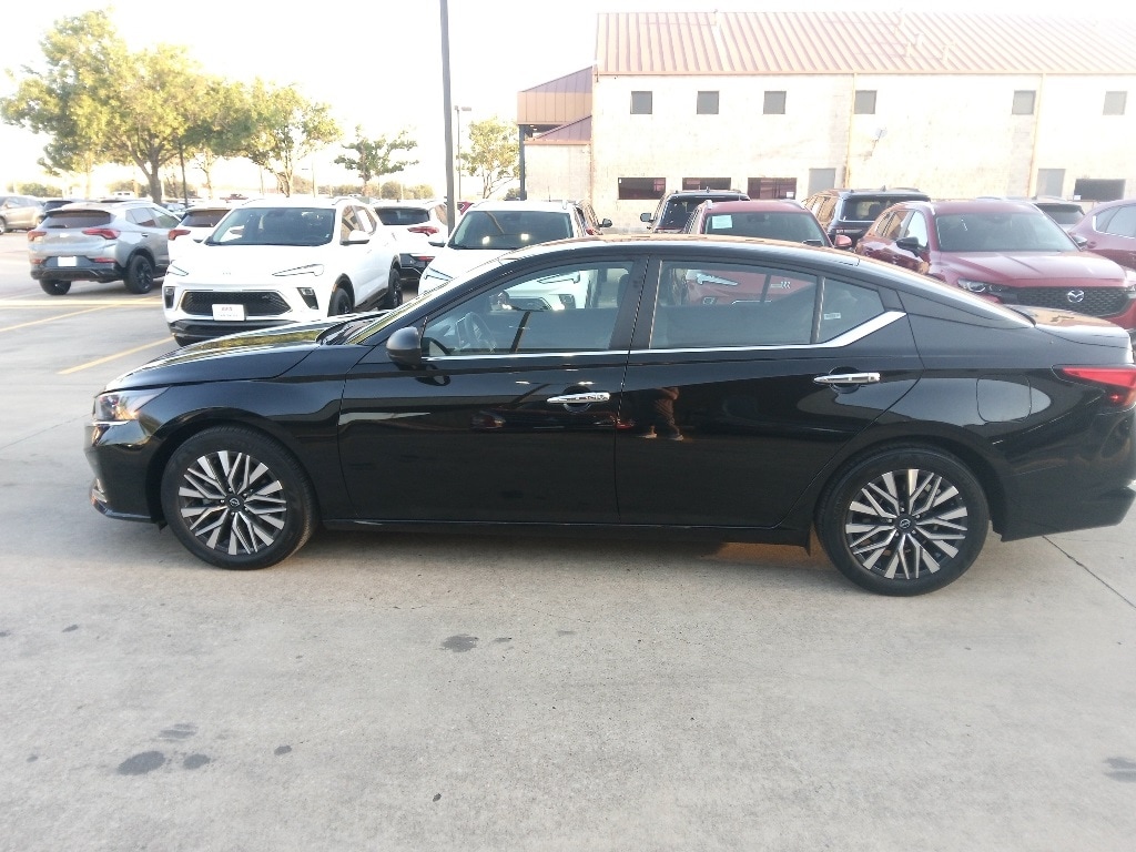 Thumbnail: 2024 Nissan Altima - 8