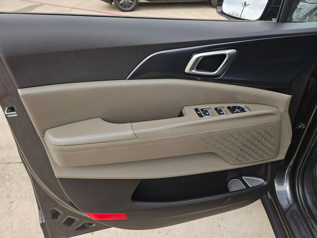 Thumbnail: 2025 Kia Carnival - 14