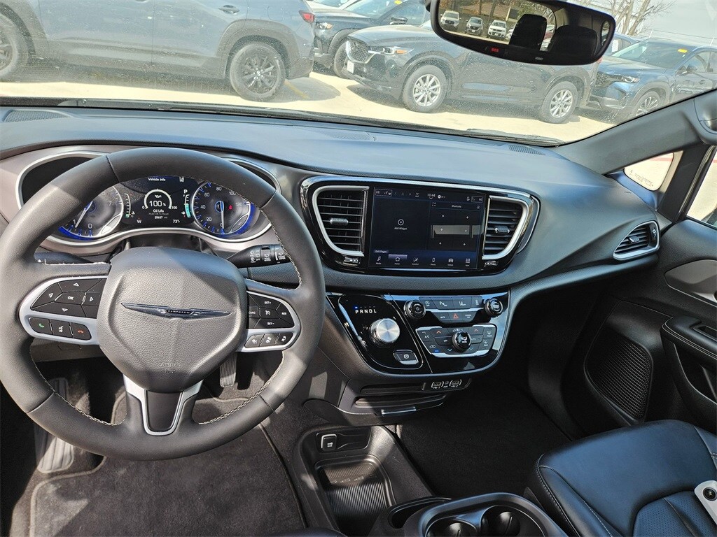 Thumbnail: 2025 Chrysler Pacifica - 13