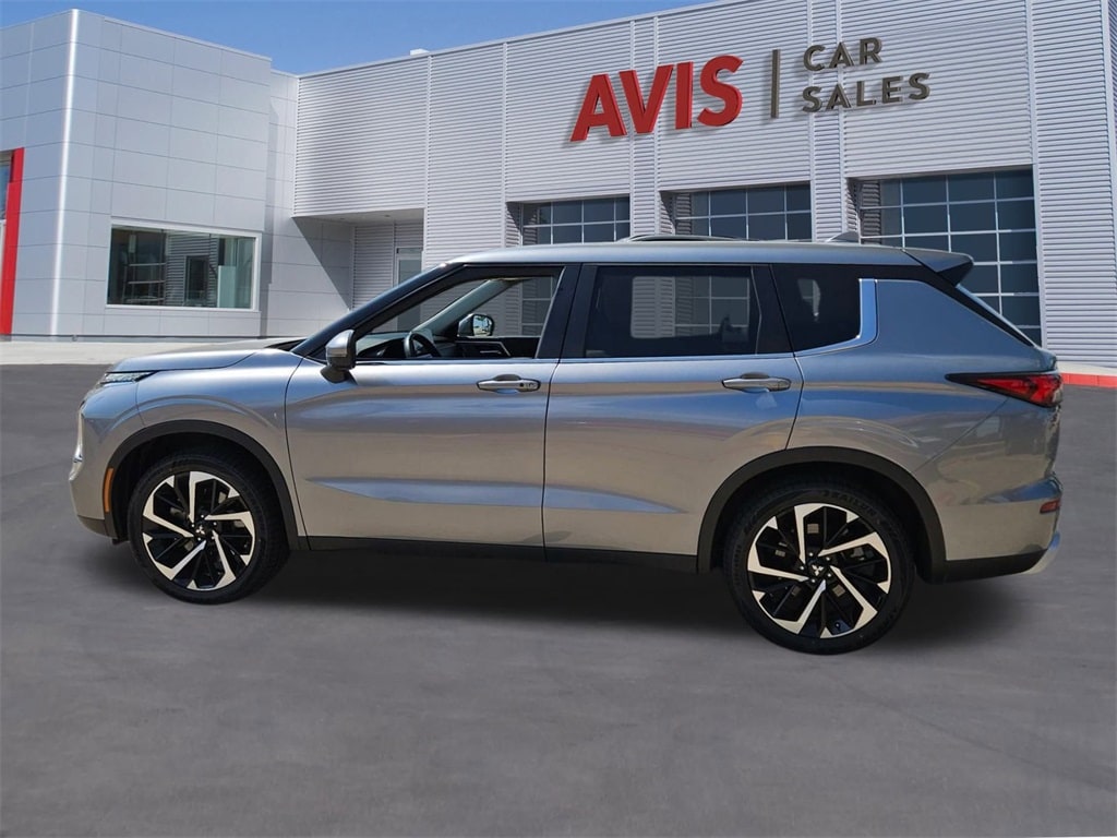 Thumbnail: 2024 Mitsubishi Outlander - 10