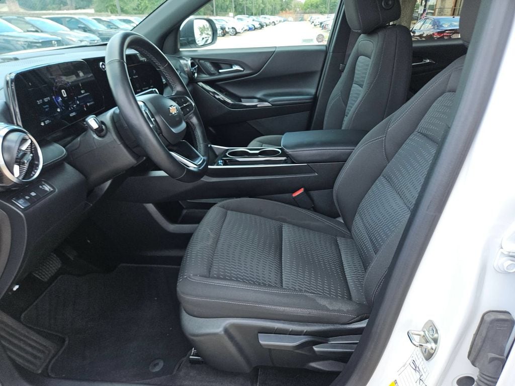 Thumbnail: 2025 Chevrolet Equinox - 11