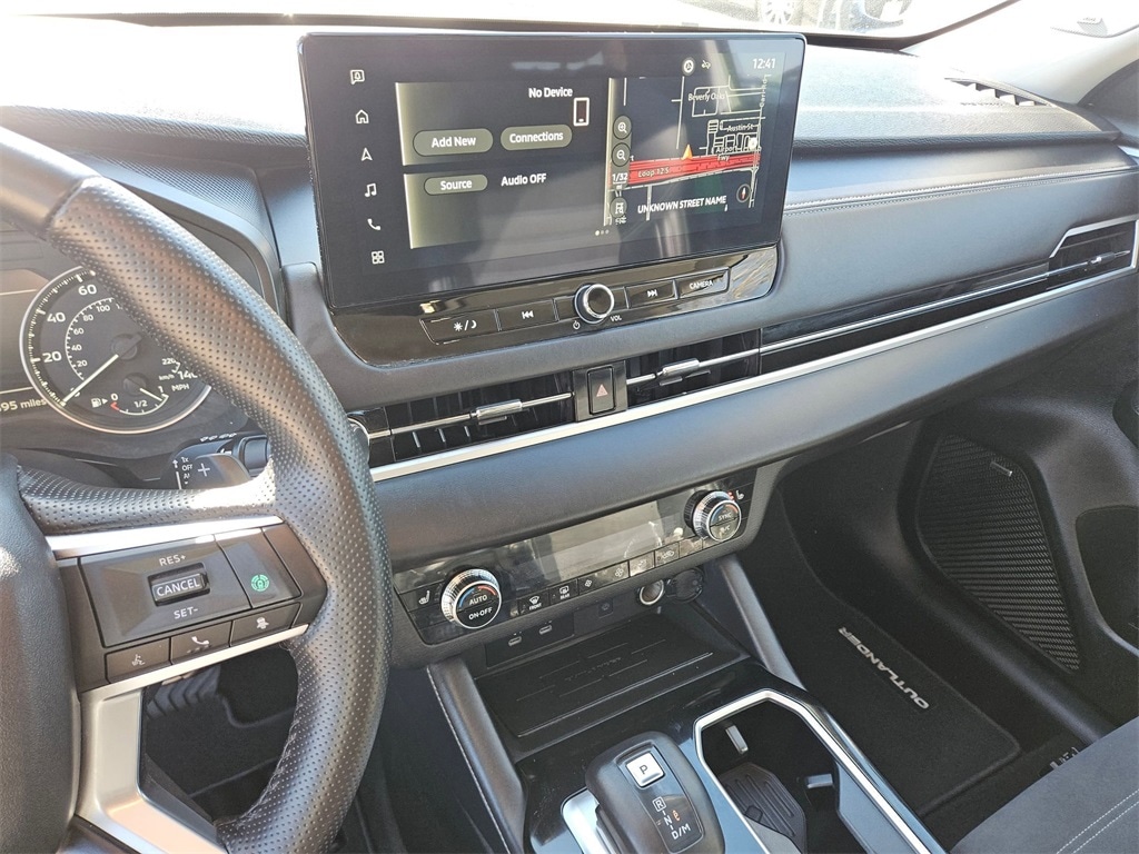 Thumbnail: 2025 Mitsubishi Outlander - 20