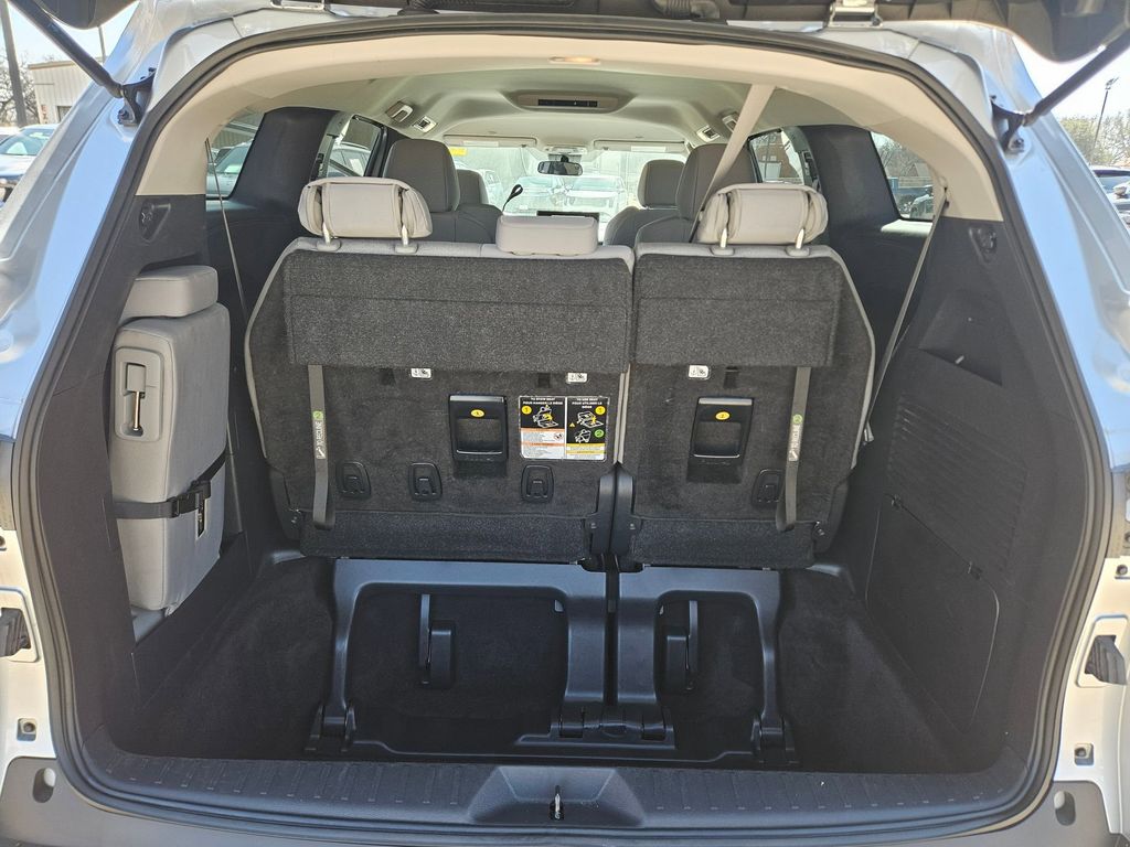 Thumbnail: 2025 Toyota Sienna - 23