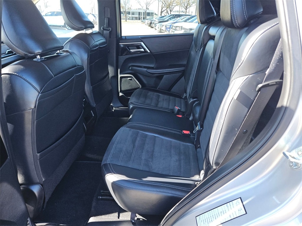 Thumbnail: 2025 Mitsubishi Outlander - 26