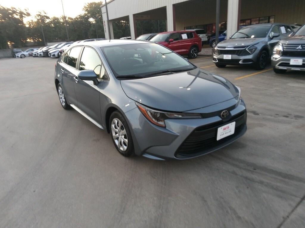 2024 Toyota Corolla LE photo 3
