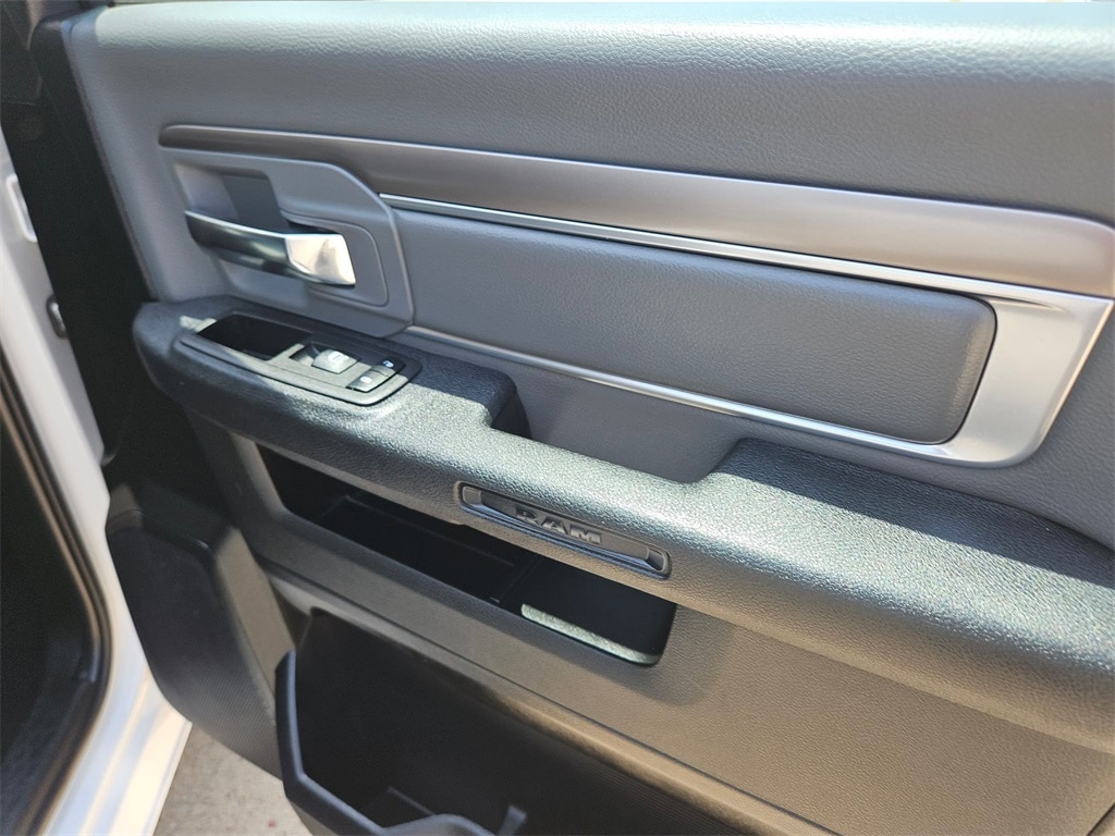 Thumbnail: 2023 RAM 1500 Classic - 32