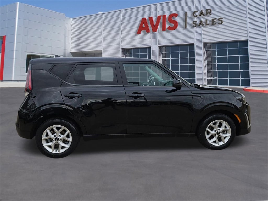2023 Kia Soul LX photo 3