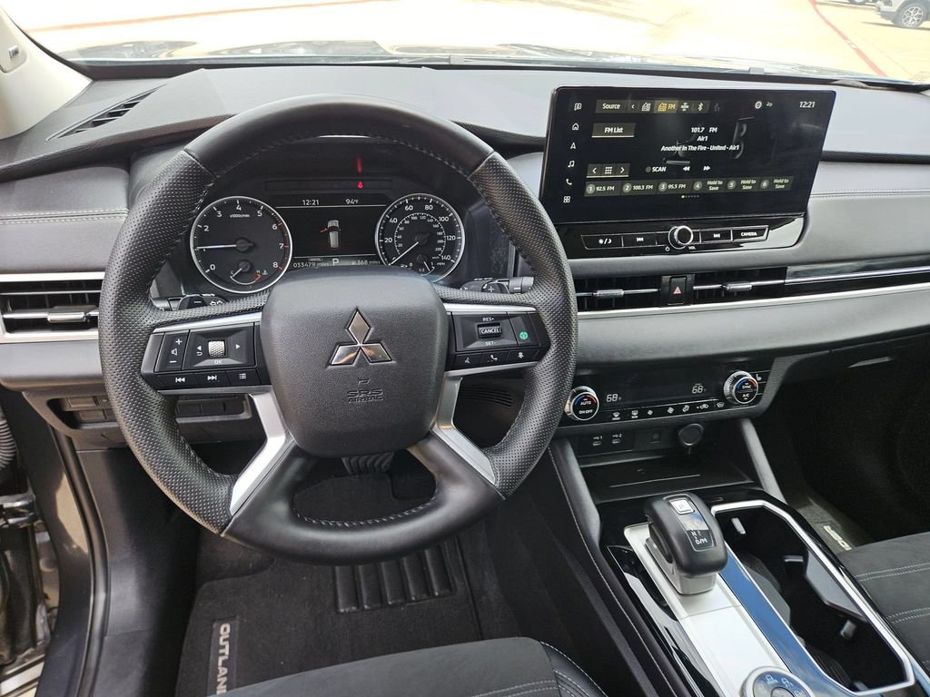 Thumbnail: 2025 Mitsubishi Outlander - 17