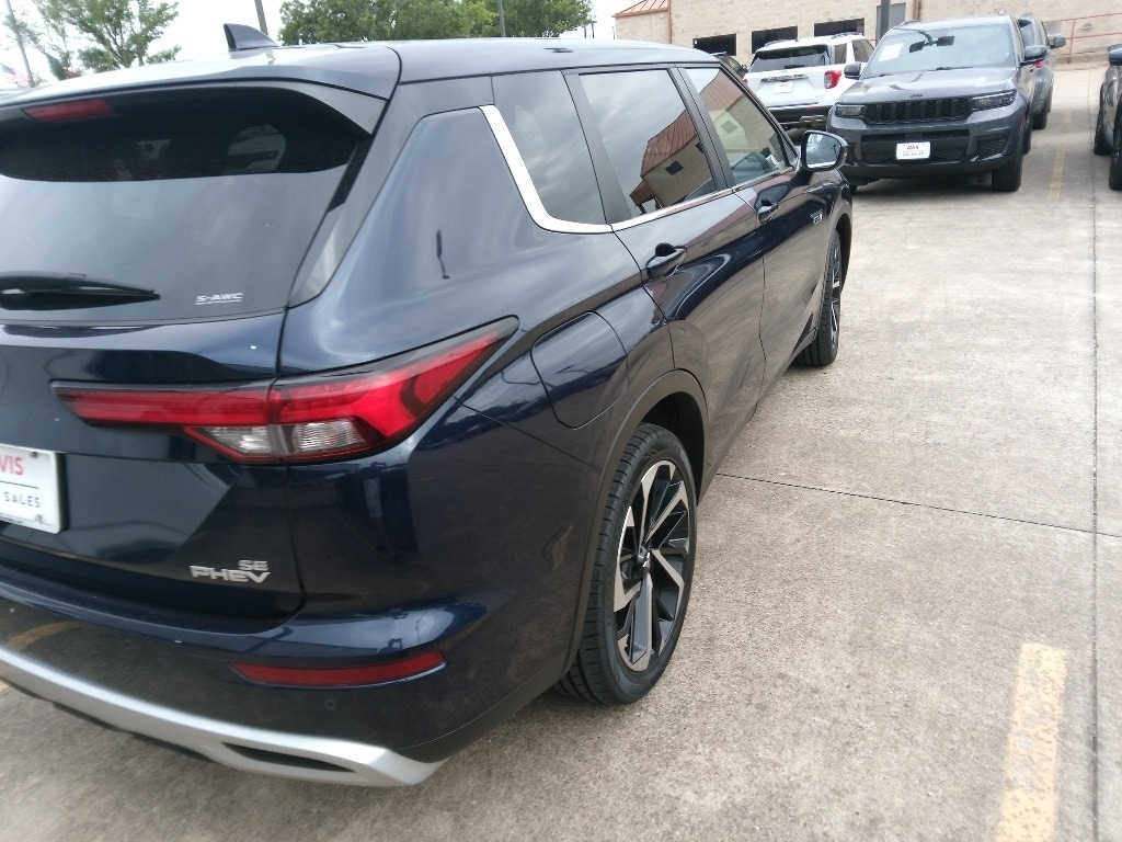 Thumbnail: 2023 Mitsubishi Outlander - 6