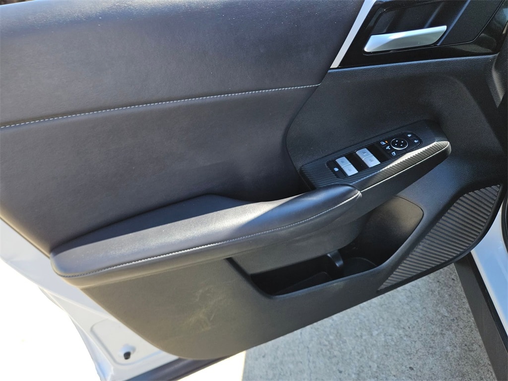 Thumbnail: 2023 Mitsubishi Outlander - 11