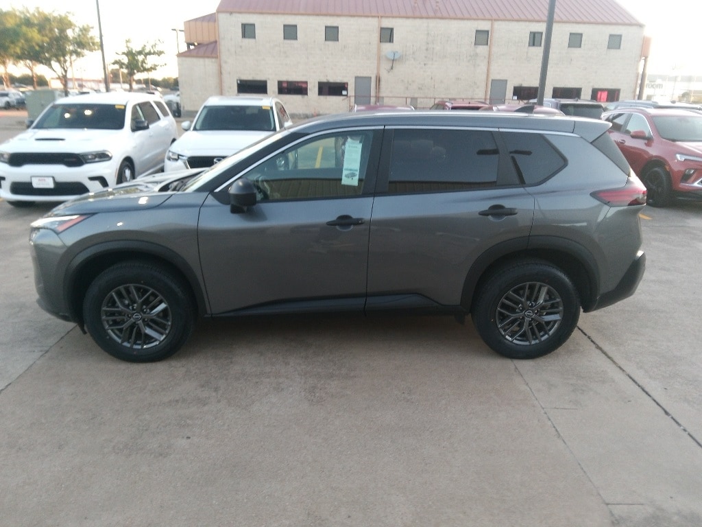 Thumbnail: 2023 Nissan Rogue - 3