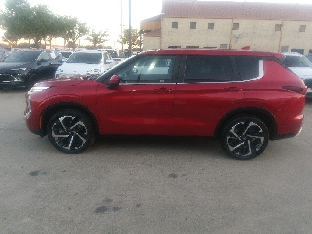 Thumbnail: 2024 Mitsubishi Outlander - 4