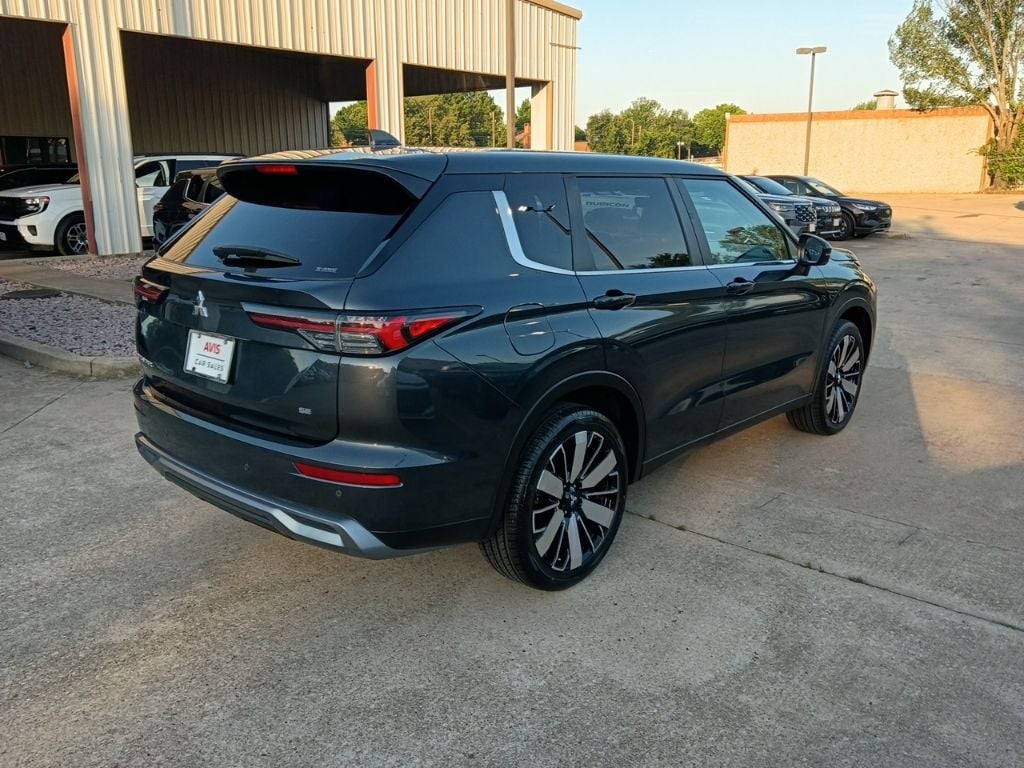 Thumbnail: 2025 Mitsubishi Outlander - 7