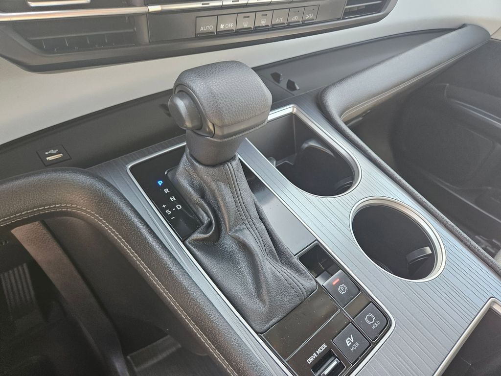 Thumbnail: 2025 Toyota Sienna - 28