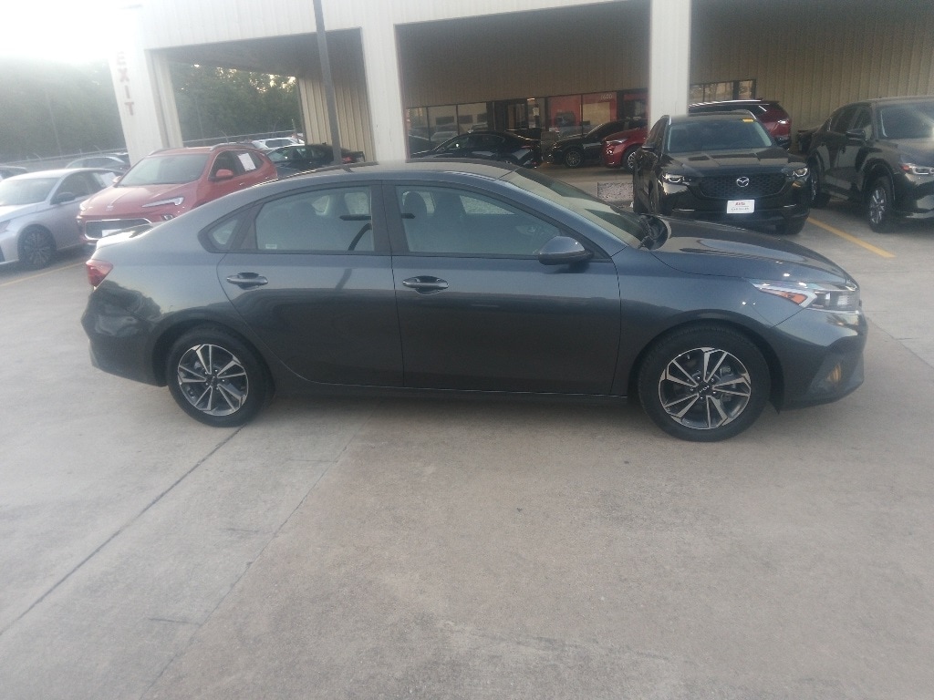 Thumbnail: 2024 Kia Forte - 7