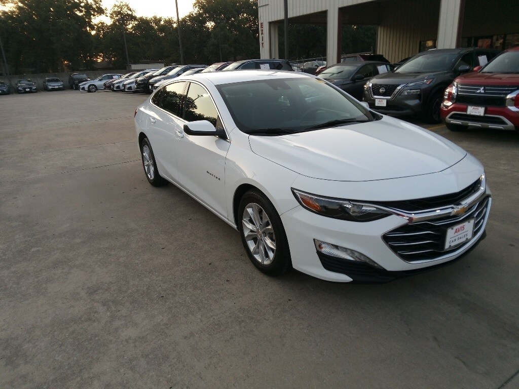 2023 Chevrolet Malibu 1LT photo 2