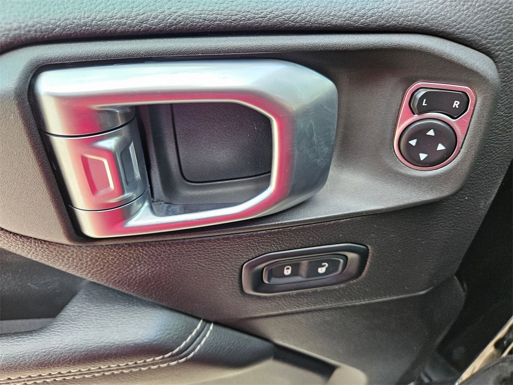 2023 Jeep Wrangler Sahara 13
