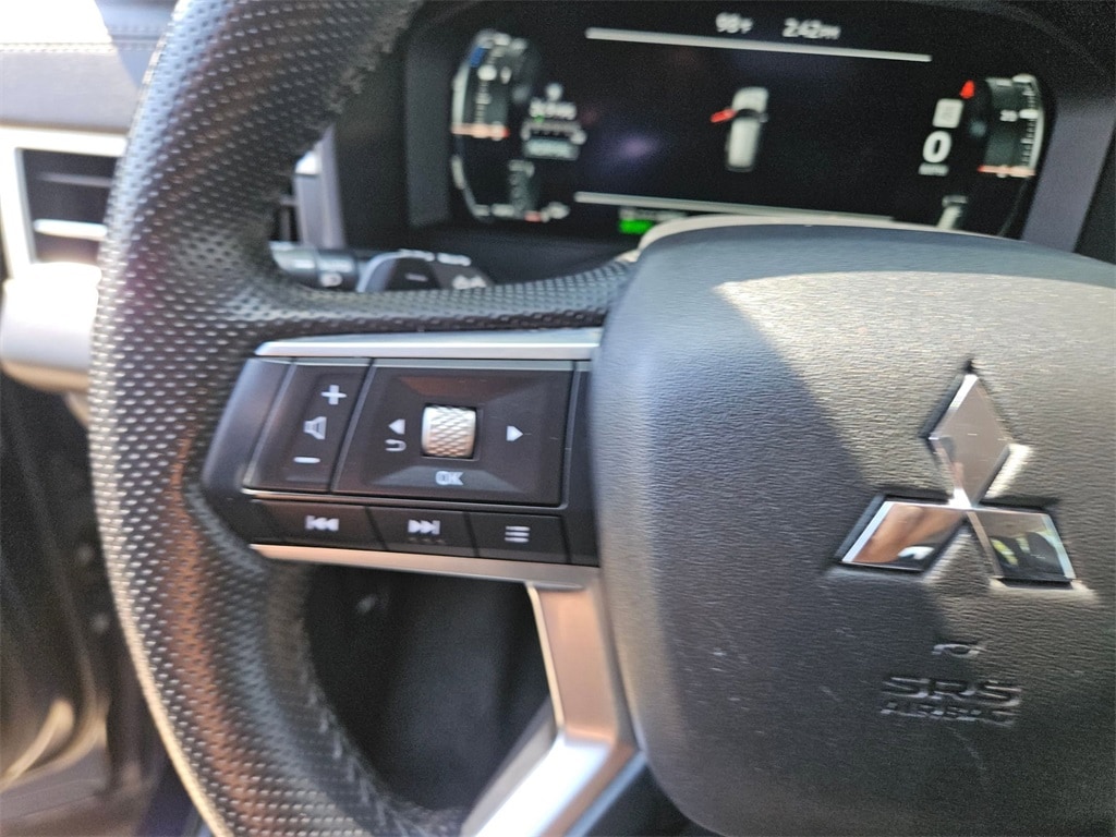 Thumbnail: 2023 Mitsubishi Outlander - 22