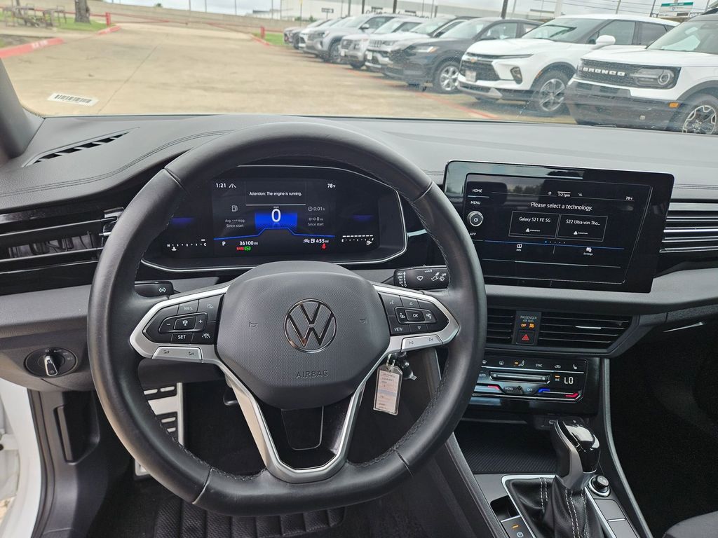 Thumbnail: 2025 Volkswagen Jetta - 17