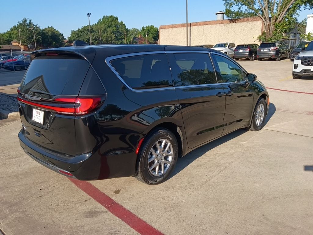 Thumbnail: 2025 Chrysler Pacifica - 7