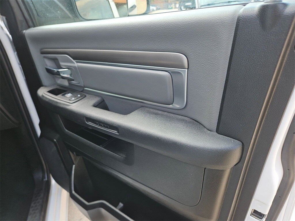 Thumbnail: 2023 RAM 1500 Classic - 32