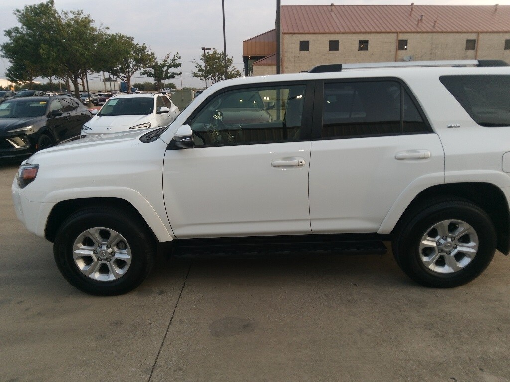 2024 Toyota 4Runner SR5 Premium photo 3