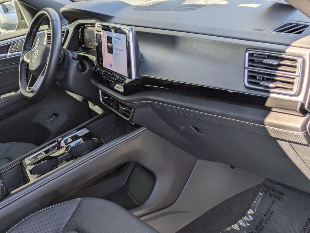 2025 Volkswagen Atlas Cross Sport SE w/Tech - Photo 31