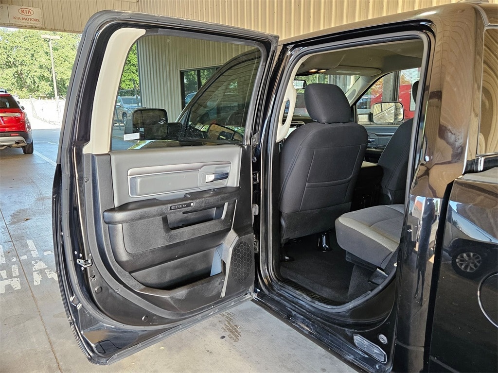 Thumbnail: 2023 RAM 1500 Classic - 23