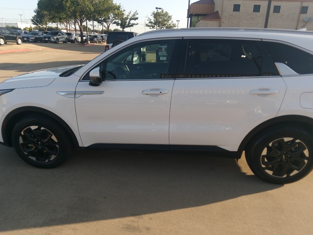 Thumbnail: 2024 Kia Sorento - 3
