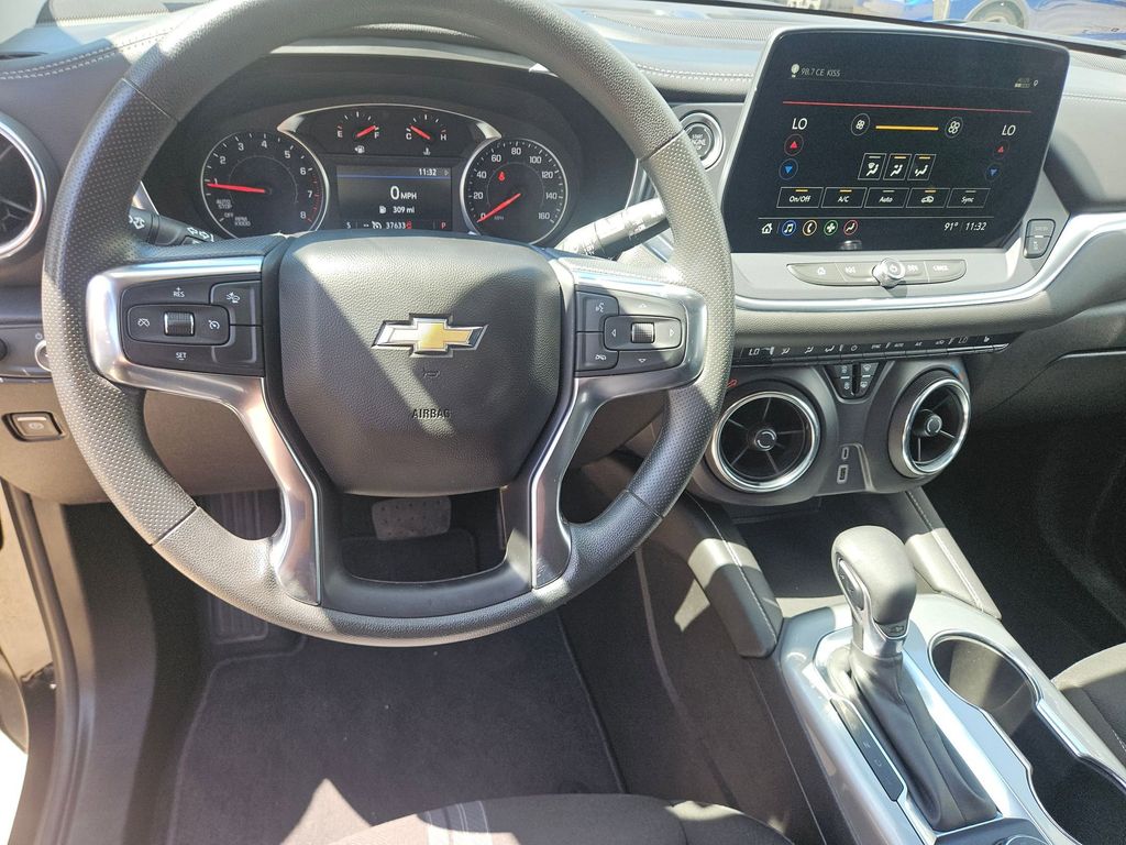 Thumbnail: 2025 Chevrolet Blazer - 17