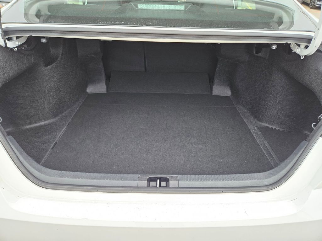 Thumbnail: 2025 Toyota Camry - 24