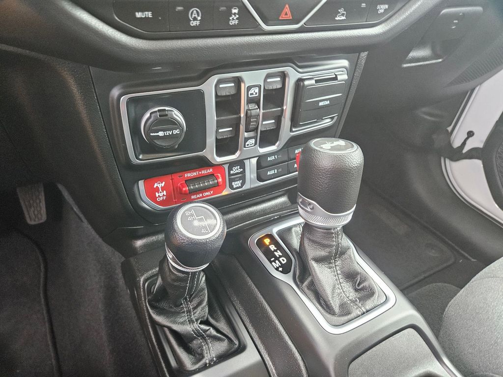 Thumbnail: 2025 Jeep Wrangler - 29